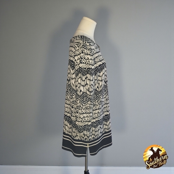 CHICO'S - Large Black and White Patterned Top - Picture 2 of 6